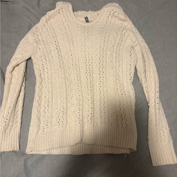 Sweaters - Rue and Willow cream sweater with hood size xs